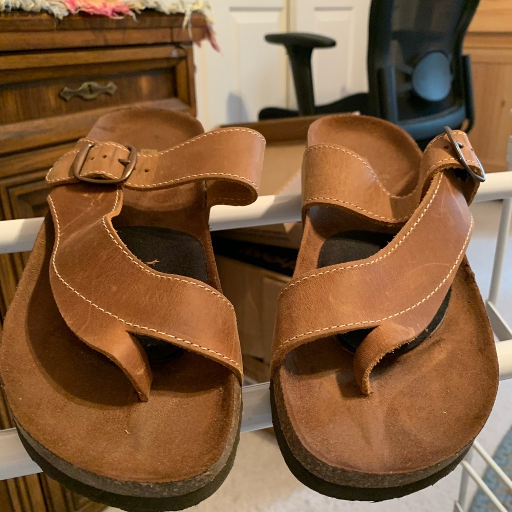 White Mountain, leather, 8M, brown sandal, like new, never worn